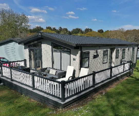Luxury Lodge On Edge Of New Forest And 800M From Sea Entertainment And Leisure Passes Included Milford on Sea Exterior foto