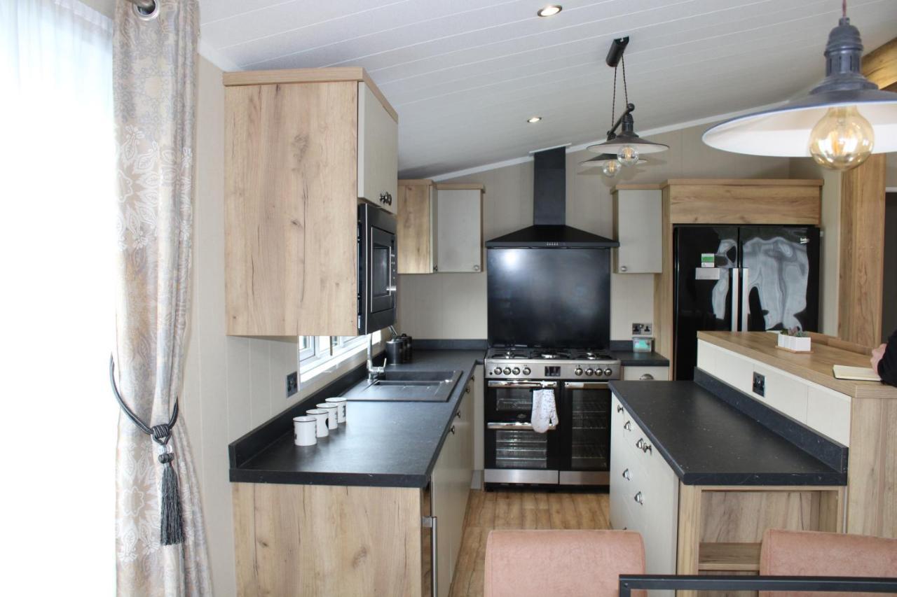 Luxury Lodge On Edge Of New Forest And 800M From Sea Entertainment And Leisure Passes Included Milford on Sea Exterior foto